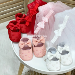 Туфельки-пинетки с бантиком и сердечками для девочек до года - фото