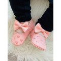 Туфельки-пінетки з бантиком та сердечками для дівчаток до року - фото