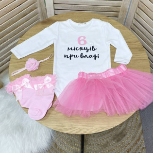 Боді 6 місяців при владі дівчинці Боді 6 місяців при владі дівчинці