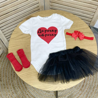 Боди для девочки с надписью "До годика полгодика" сердечко