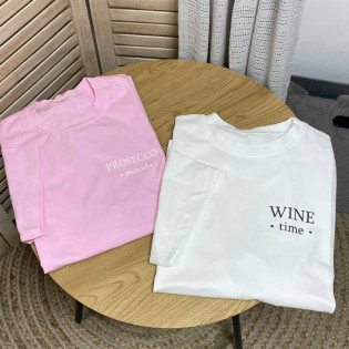 Футболка оверсайз с надписью "Wine time"